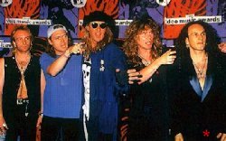 defleppard_band7.jpg (14641 bytes)